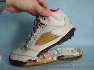 Illustration for article titled Some Sneakers Age Like Shit
